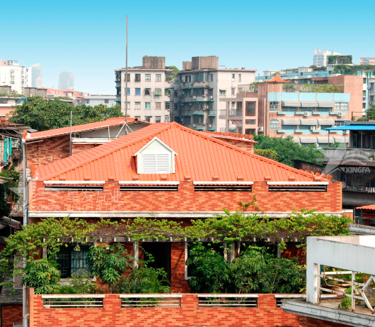 自贡让农村老旧房屋顶“换个新装”—合成树脂瓦成为新宠